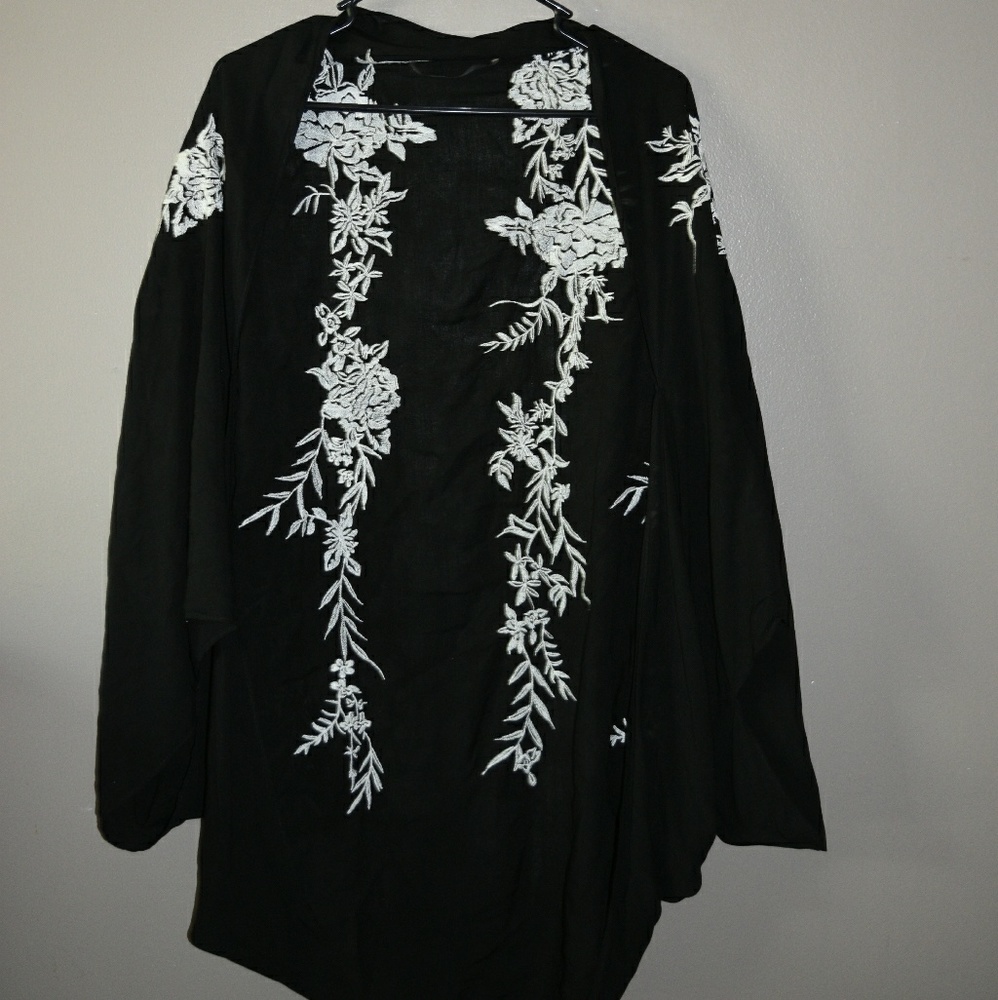 Flowy black floral kimono